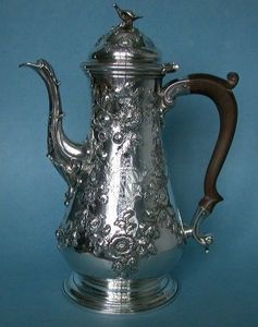 M. H. Beefort - a very good george ii coffee pot - Cafetière