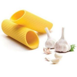 Garlic peeler